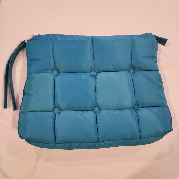 TOPSHOP quilted/tufted nylon wedge clutch bag - Picture 1 of 9